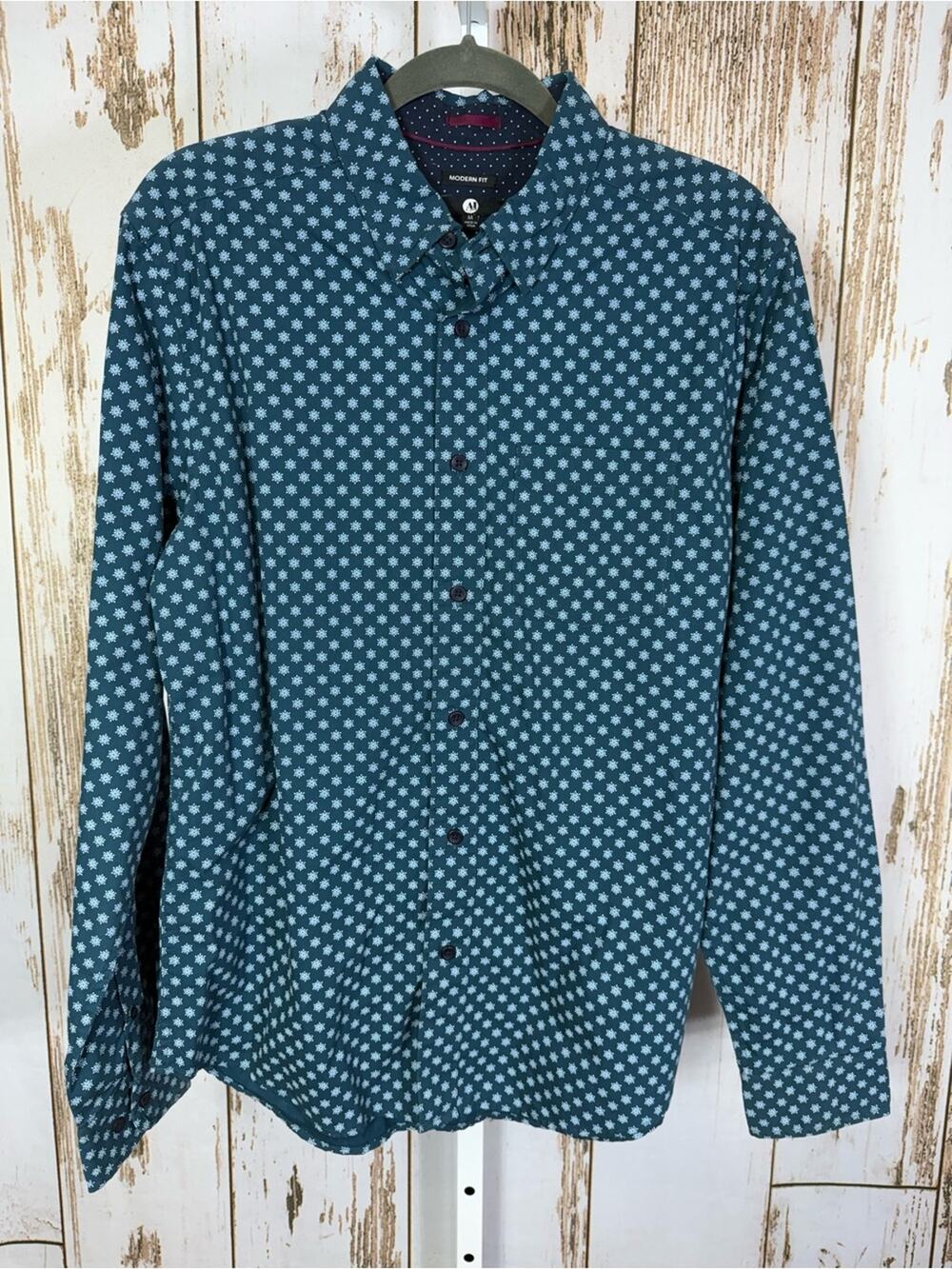 A&I, Modern Fit Long Sleeve Button Up Shirt. Size Medium. In excellent condition